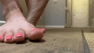 worldunseenfilms-At Kates Feet (unaware, barefoot, crush)