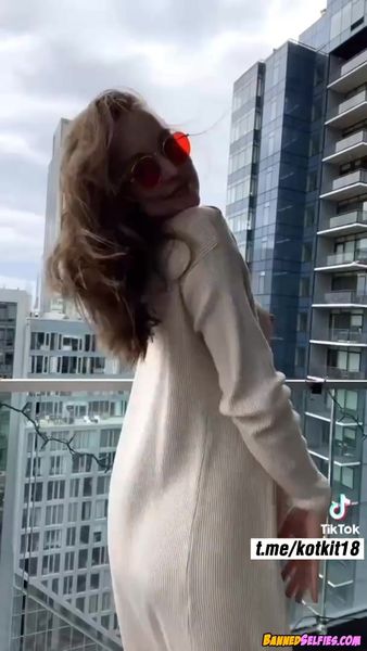 Adrienne – Amazing 18 Years Old Teen Girl Nude Instagram Selfie