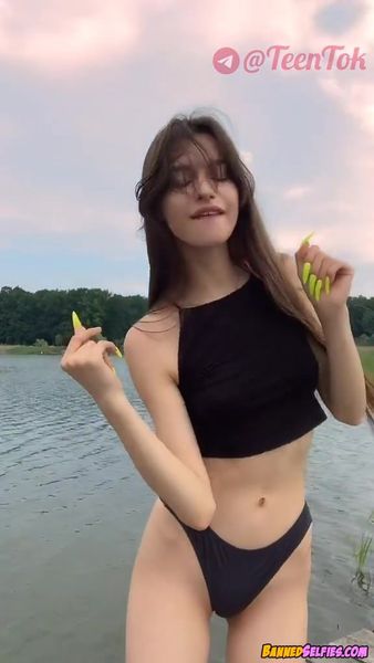Aleena – Amazing 20 Years Old Cheerleader Babe Nude Tiktok Selfie