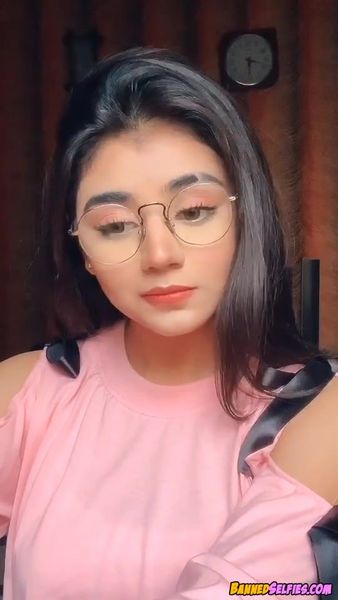 Alisha – 20 Years College Girl Epic Nude Selfie On Tiktok