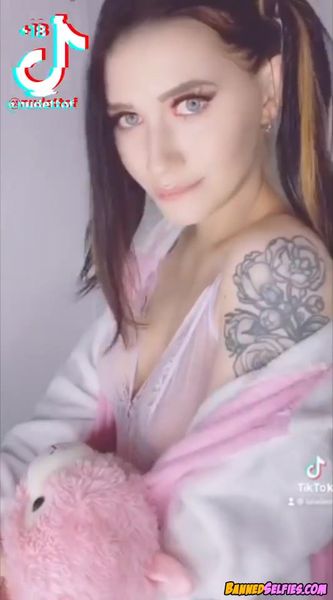 Amaya – Girl Nude Selfie 1