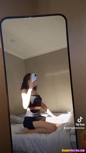 Emma – Quick Tease Highschool Teen On Tiktok