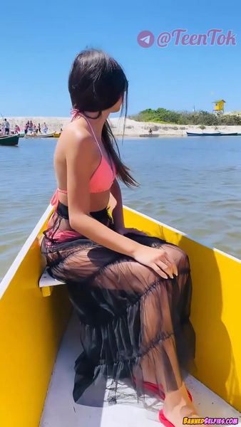Jaylene – Perfect Bodied Teen Strips On Instagram