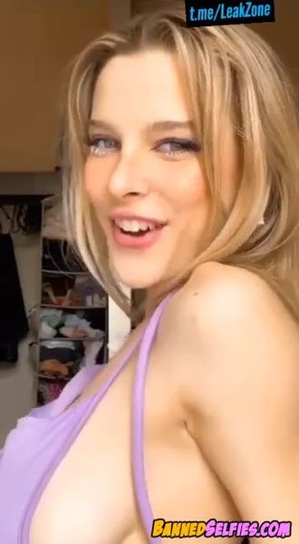 Juliet – Amazing 23 Years Old Cheerleader Girl Nude Tiktok Selfie