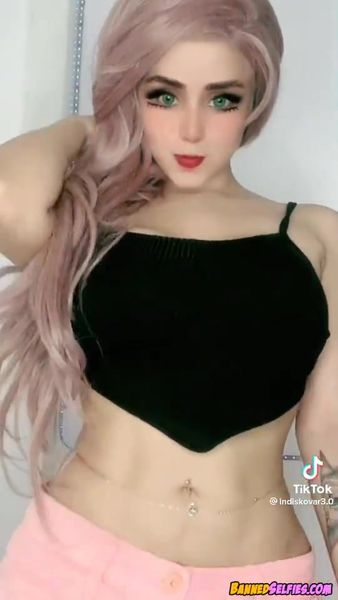 Madeline – Highschool Teen Strips And Shows On Tiktok