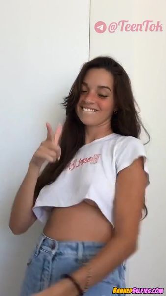 Madilyn – 23 Years Cheerleader Babe Epic Nude Selfie On Instagram