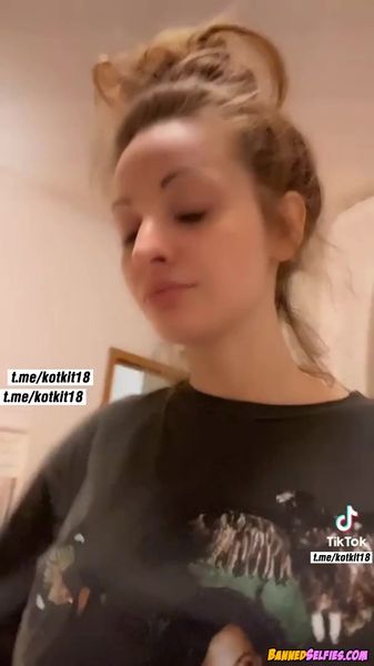 Makaila – 19 Years Cheerleader Girl Epic Nude Selfie On Instagram