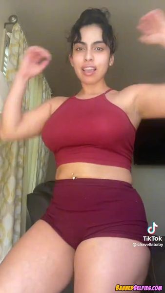 Makenzie – Amazing 18 Years Old School Babe Nude Instagram Selfie