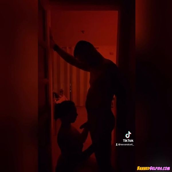 Nia – Quick Nude Tease Shy Teen On Instagram