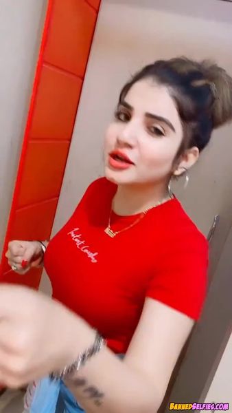 Paloma – 19 Years Old Girl Teases Perfect Body Bannedselfies