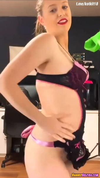Piper – Nude Tiktok Selfie