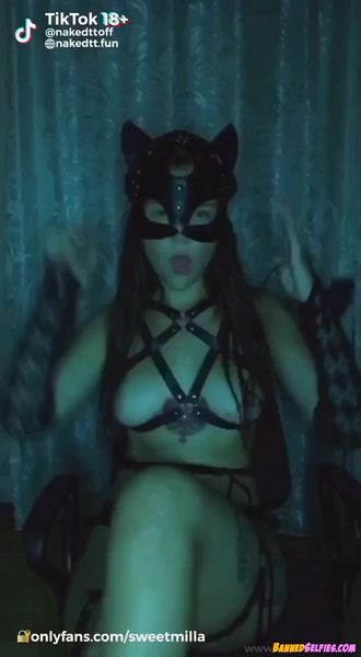 Rachel – 23 Years Cheerleader Babe Epic Nude Selfie On Tiktok