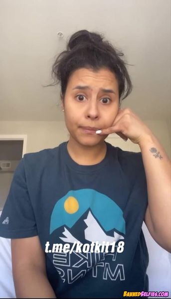 Selena – Shy Hot Nude Tease 20 Years Old On Tiktok