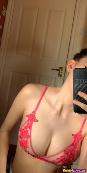 Serenity – Amazing 22 Years Old Cheerleader Girl Nude Instagram Selfie