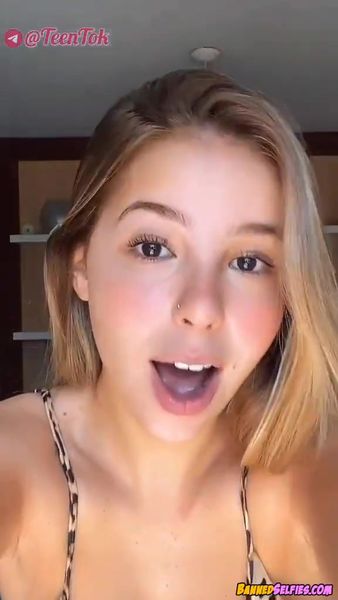 Shea – Quick Nude Tease 18 Years Old On Instagram