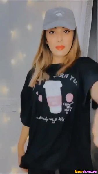 Trinity – Highschool Girl Strips And Shows On Tiktok