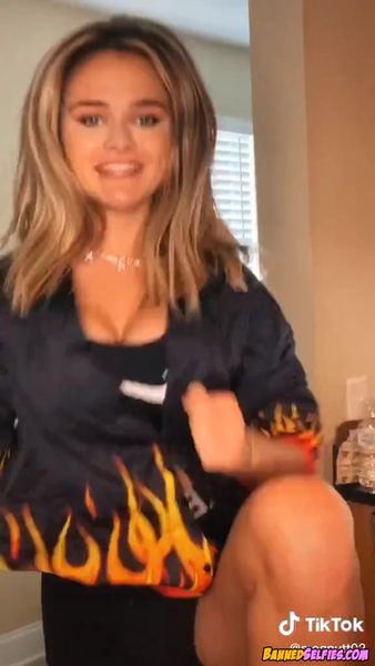 Yadira – Teen Nude Tiktok Selfie