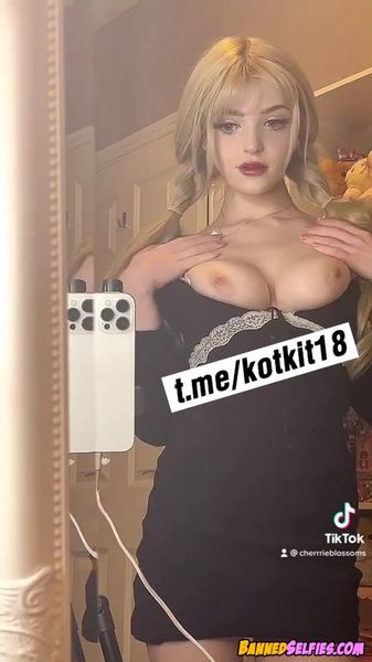 Yamilet – 21 Years Cheerleader Babe Epic Nude Selfie On Tiktok