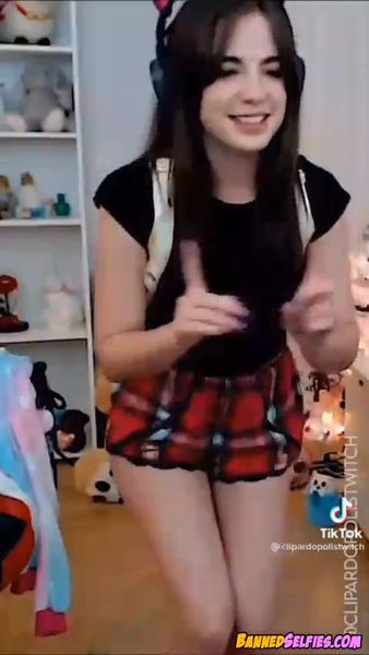 Yoselin – Quick Nude Tease Highschool Teen On Instagram